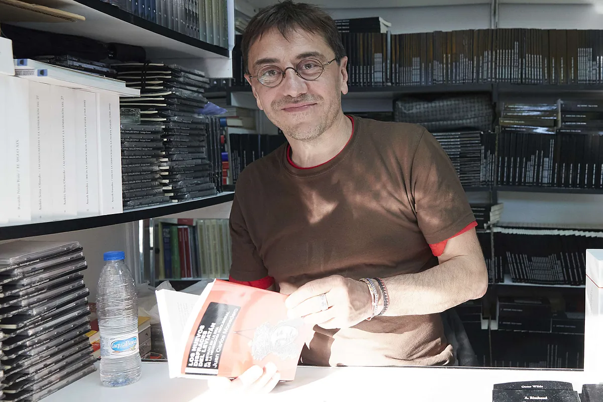 El detective de LOC: Monedero dando un mitin en Oaxaca