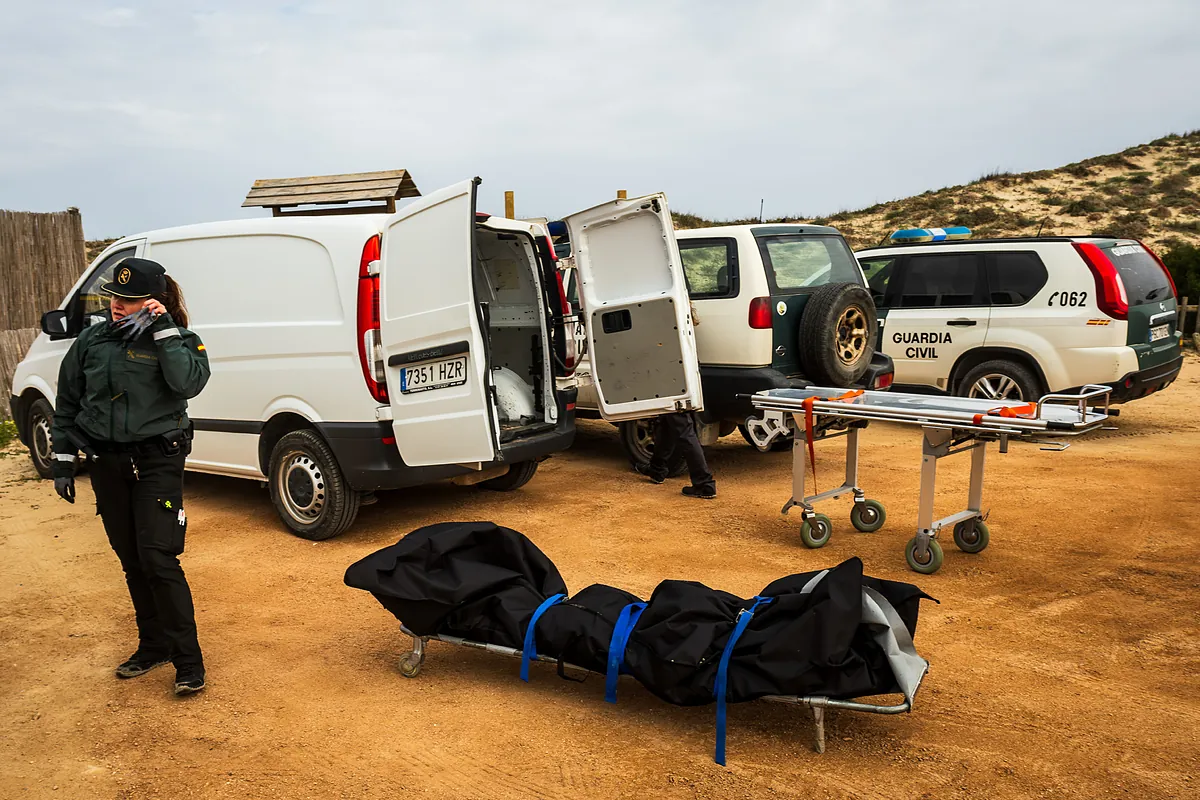 Investigan el hallazgo en aguas de Baleares de cadáveres de migrantes atados de pies y manos