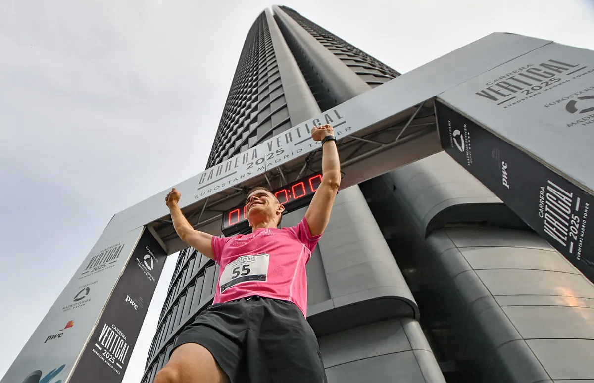 Carrera vertical en las entrañas de la Eurostars Tower: 1.000 escalones, 236 metros y semanas de preparación titánica para conquistar el cielo de Madrid