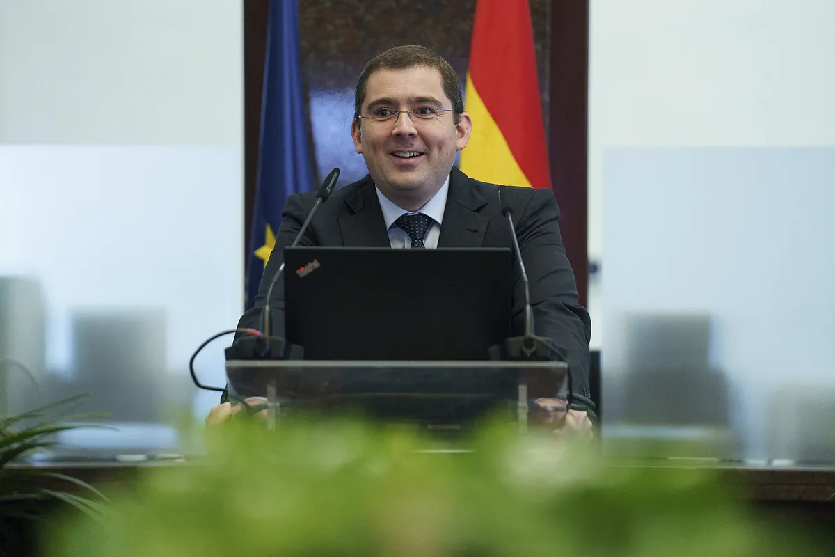 El jefe del servicio de estudios del Banco de España dimite tras presentar el primer informe económico de Escrivá