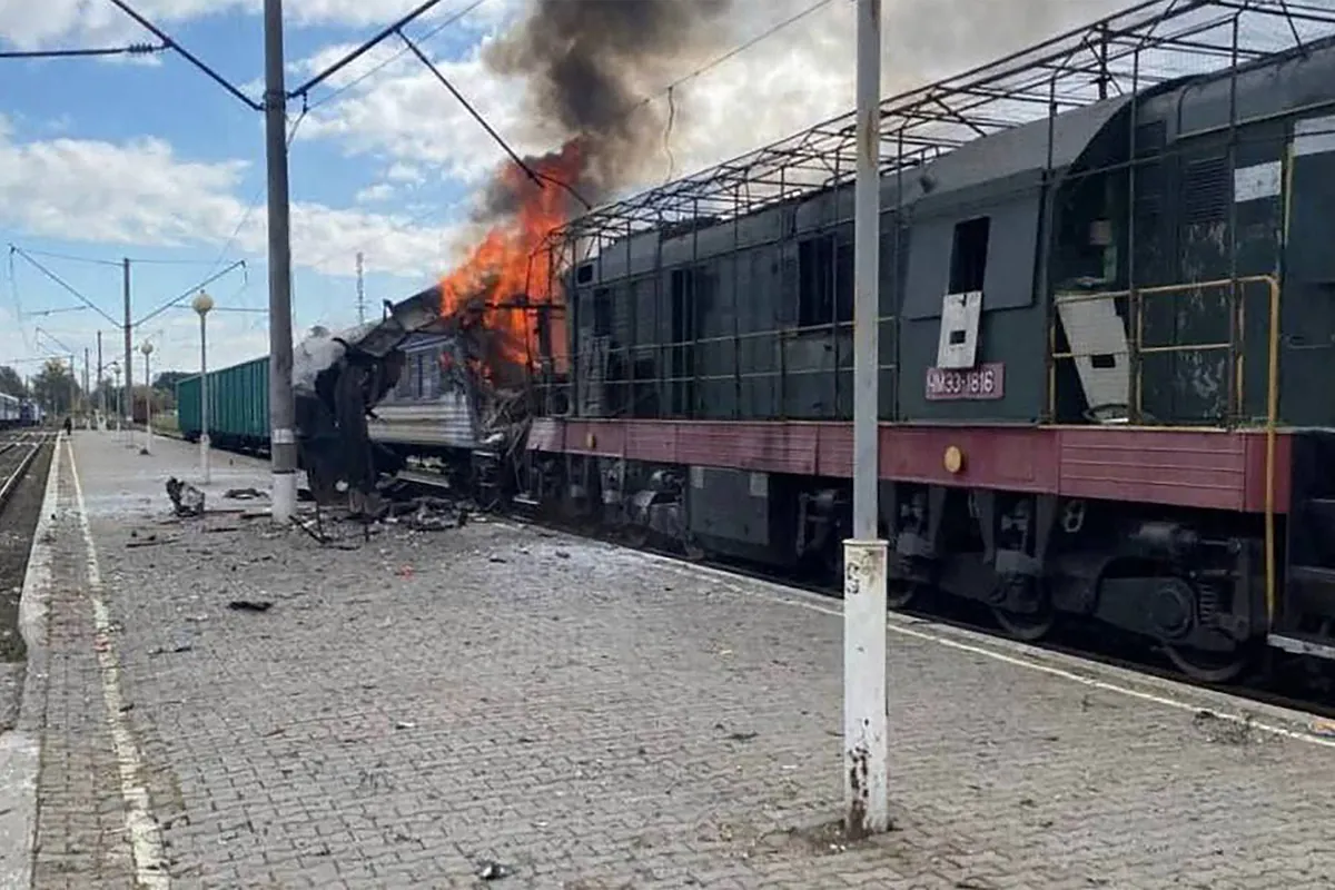 Decenas de heridos en un "salvaje" ataque ruso con drones en una estación de tren de Ucrania