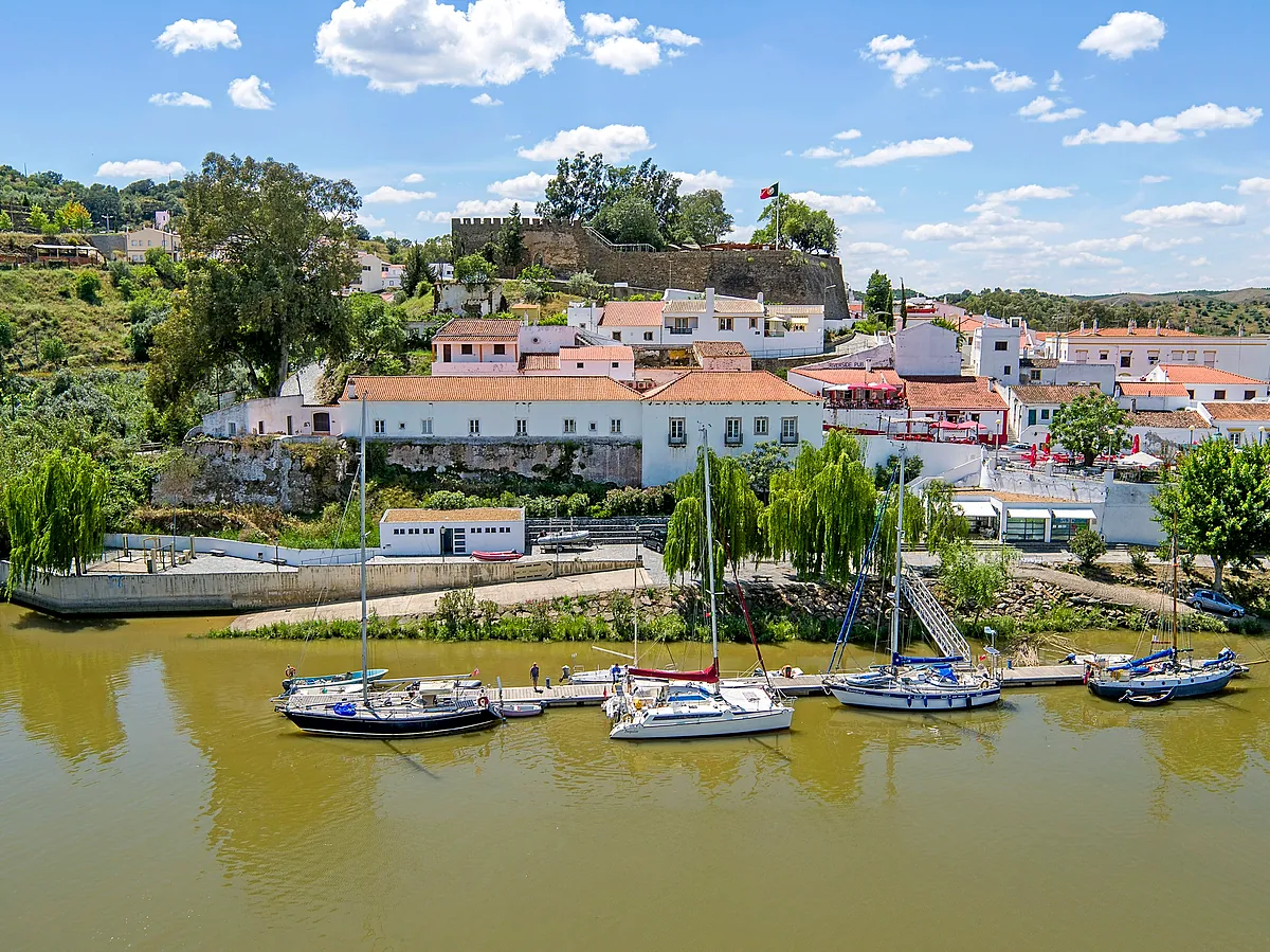 Dos españoles detenidos por el ataque de una lancha contra una patrulla en Portugal