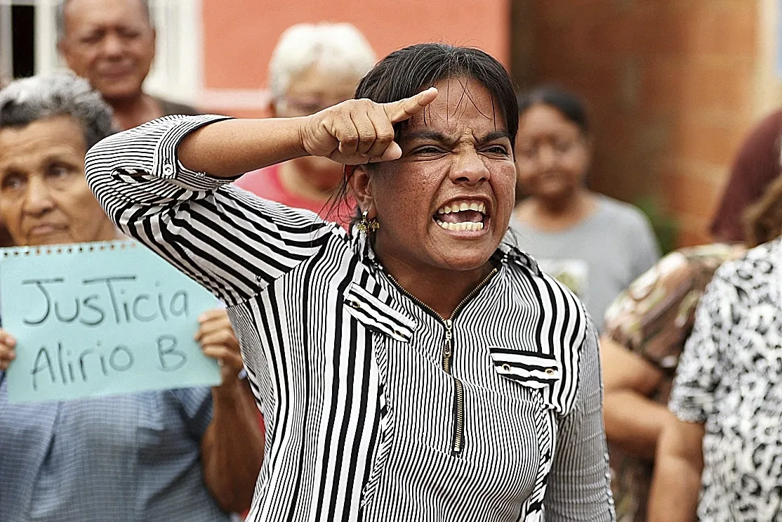 Washington Maduro'yu tehdit ediyor ama ona “gümüş bir tepsi” veriyor: “Bukele Orta Amerika guantam sunuyor”