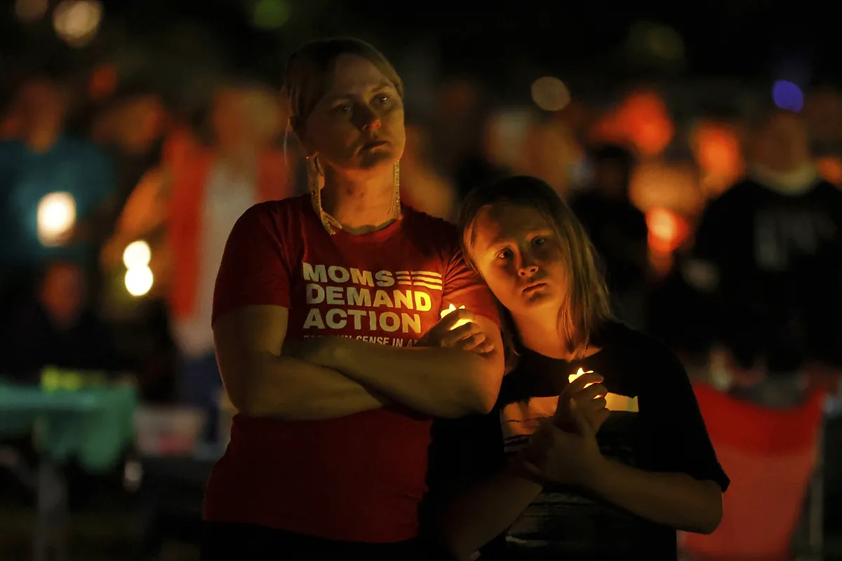 El FBI investiga como un acto de terrorismo interno el tiroteo en Minnesota con dos niños muertos y 17 heridos: "Mi amigo Víctor me salvó porque me cubrió con su cuerpo"