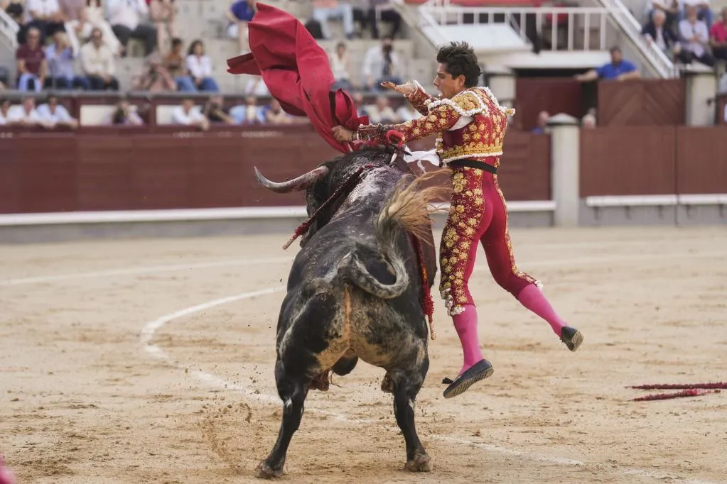 Las Ventas: Dos toreros a la enfermer?a en los dos primeros toros