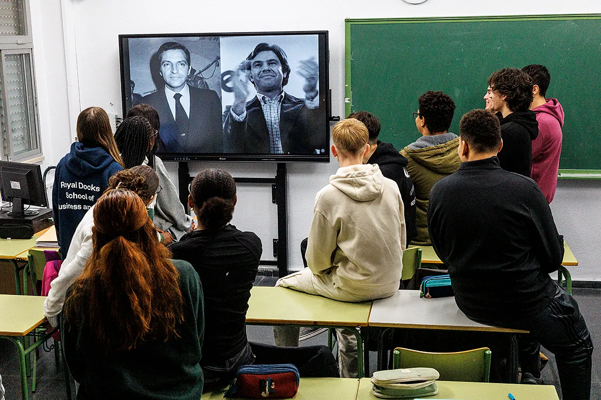 El olvido escolar de la Transición:  Los alumnos pueden salir de la enseñanza obligatoria sin haber estudiado nada de lo que pasó tras la muerte de Franco 