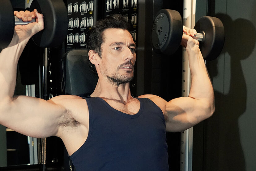 modelo de fitness masculino delgado