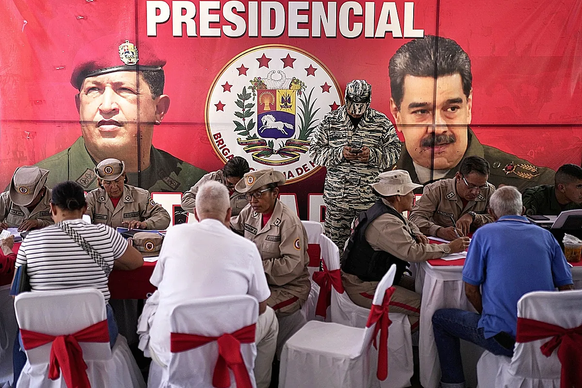 Maduro mueve tropas y agita la propaganda ante los buques de EEUU
