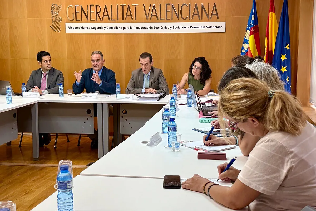 El vicepresidente Pampols tiende puentes con las asociaciones de víctimas de la dana antes de dejar el Gobierno de Mazón