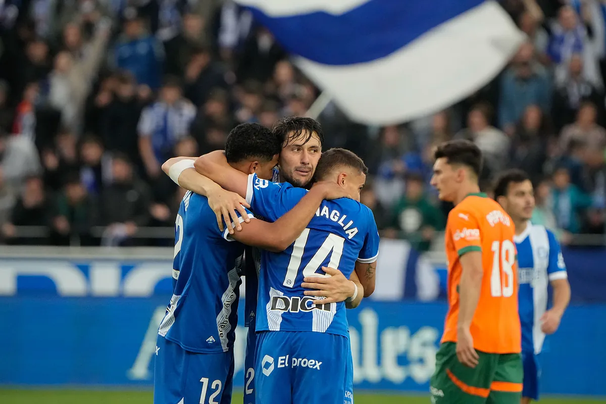 Joan Jordán, de penalti, ata al Alavés a Primera ante un Valencia que no alcanza Europa