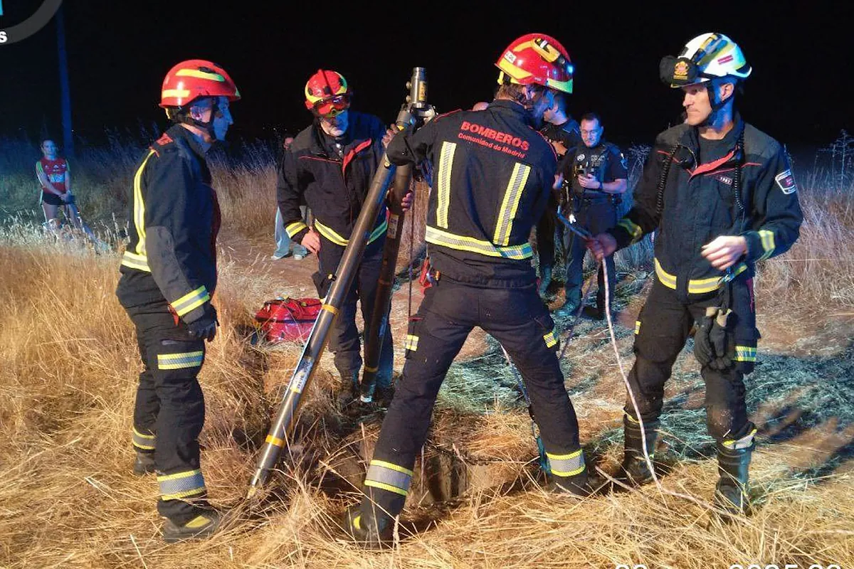 Una joven cae a un pozo de seis metros de profundidad y es rescatada en Torrejón de Ardoz