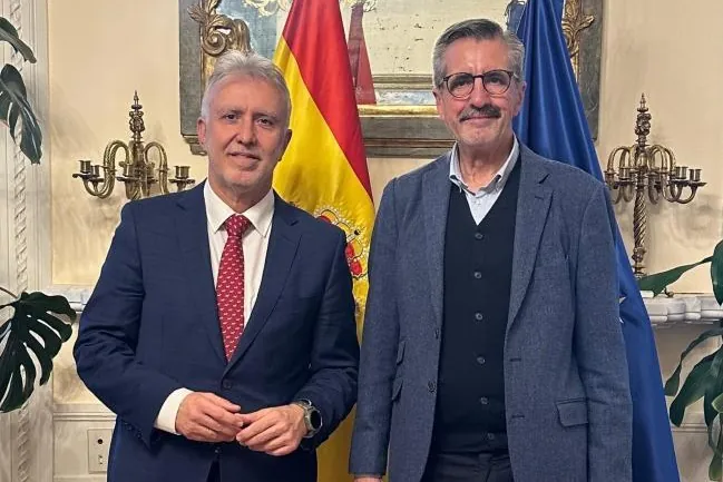 Las explicaciones del comisionado de la diplomatura falsa no convencen ni al Gobierno ni al PSOE:  Vamos a esperar a ver qué más dice 