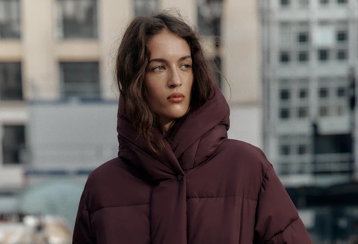 El plumas perfecto para este otoño lo tienes en Zara: color de moda, repelente al agua, menos de 40 euros e ideal para los días tristes