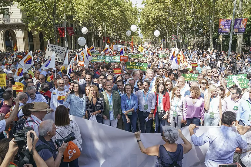 Cayetana Álvarez de Toledo rompe la disciplina de voto del PP y apoya, con  Vox y Cs, aplicar el 155 en Cataluña | España
