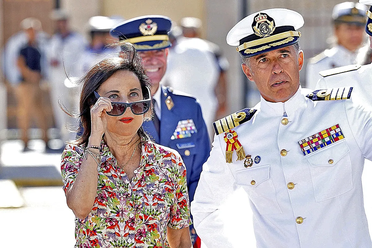 Sánchez abre una brecha al Ejército en adiestramiento y armamento con su apagón a Israel y el CNI blinda la lucha antiterrorista