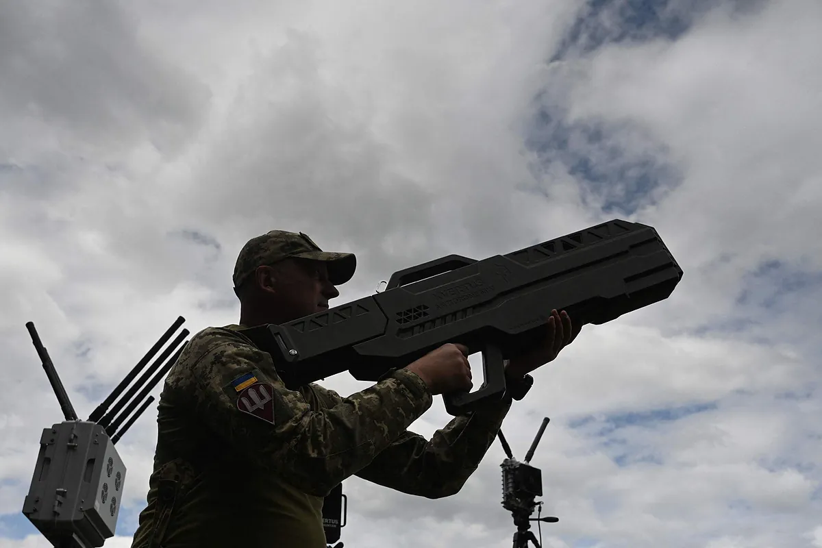 Ucrania dice haber alcanzado con drones uno de las mayores refinerías rusas