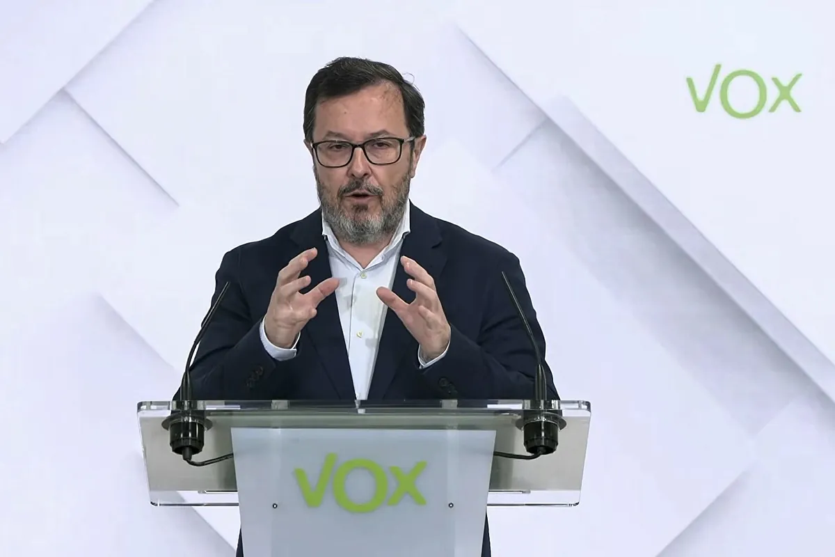 Vox acusa al PP de  demonizarle  y considera el  giro  de Feijóo en inmigración un  paripé para intentar copiar  su discurso