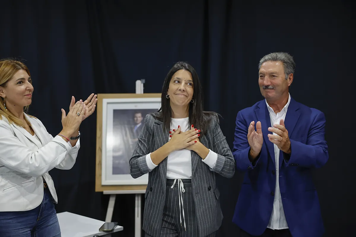 El PP amplía su poder en A Coruña e inviste a la primera alcaldesa de Ribeira tras una tensa moción de censura entre abucheos y gritos de "traición"