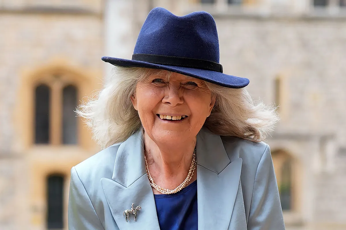 Muere con 88 años la autora británica Jilly Cooper, 'reina' de los romances de clase alta y autora de Rivales y Riders
