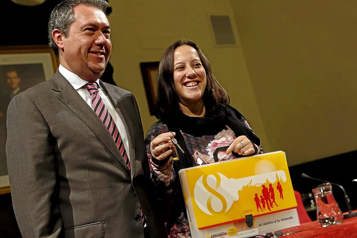 La UCO investiga irregularidades urbanísticas en la empresa municipal de vivienda de Sevilla en la etapa de Juan Espadas