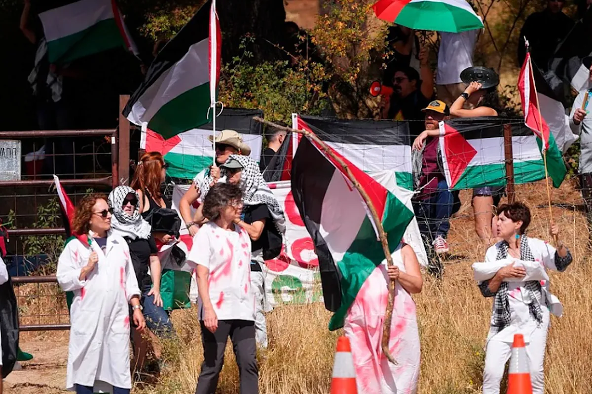 La Guardia Civil frustra el intento de bloqueo de manifestantes pro-Palestina de la Vuelta