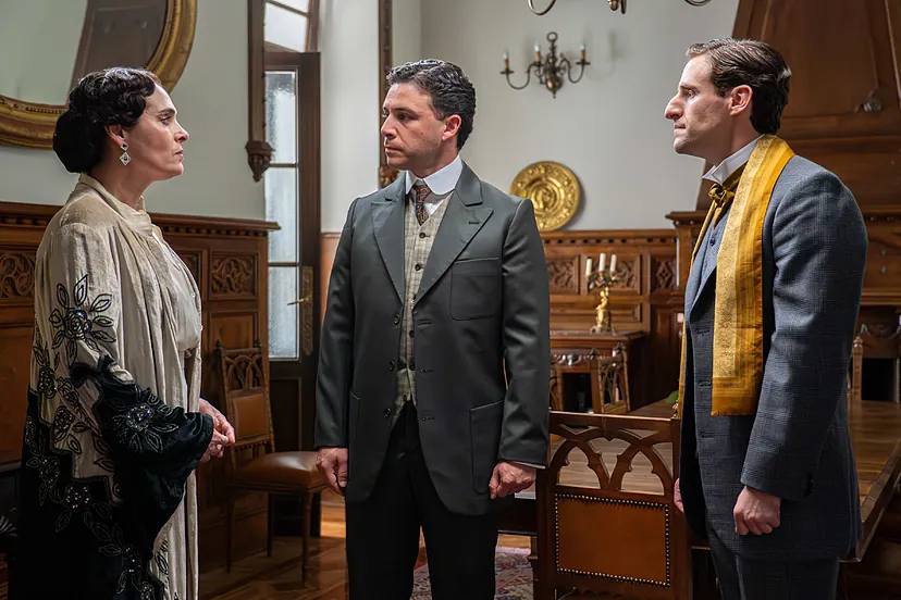 'La Promesa', avance del capítulo de hoy, viernes 11 julio: Enora informa a  Manuel de su tensa conversación con Leocadia | Series