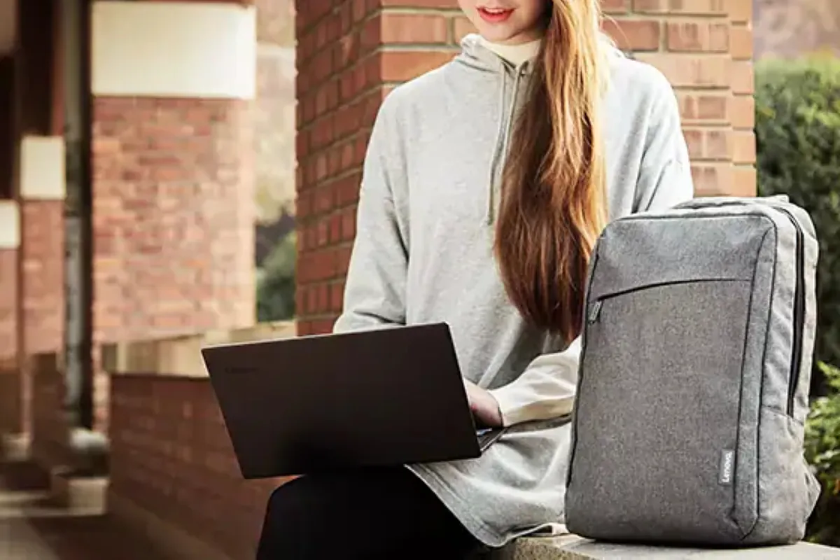 Diseño elegante, ligera y repelente al agua: la mochila Lenovo más práctica, ahora a precio mínimo