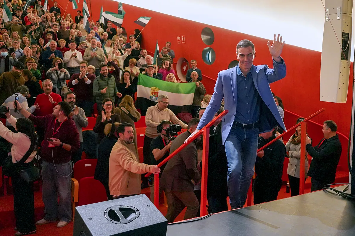 Sánchez se echa la campaña de Extremadura a las espaldas