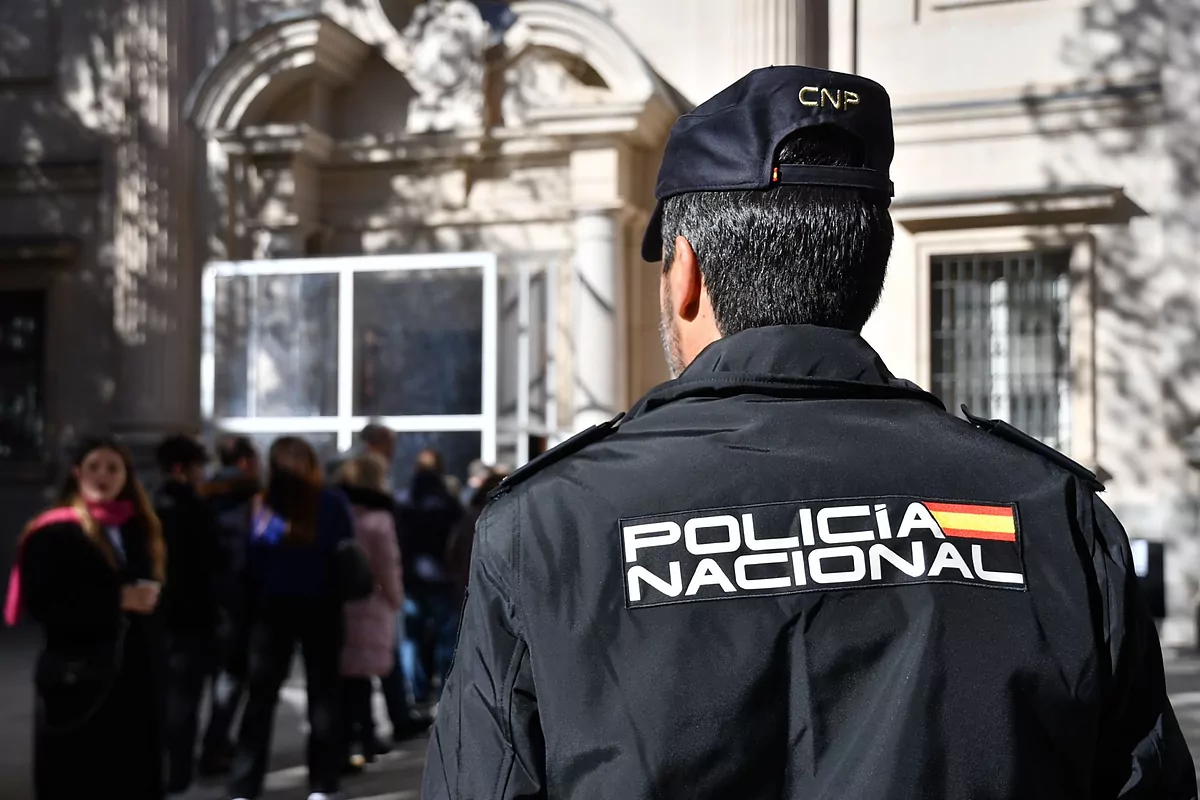 Dos atracadores encapuchados y armados se llevan más de 200.000 euros de una sucursal bancaria de Valencia