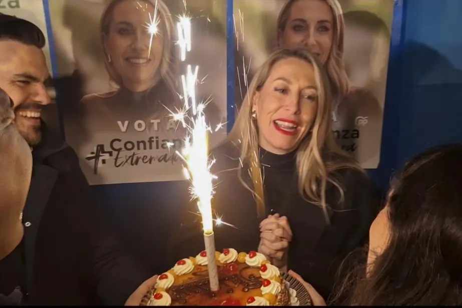 Guerra total PP-Vox en Extremadura: Guardiola acusa de machista a Abascal por pedir su cabeza a cambio de un hipotético apoyo