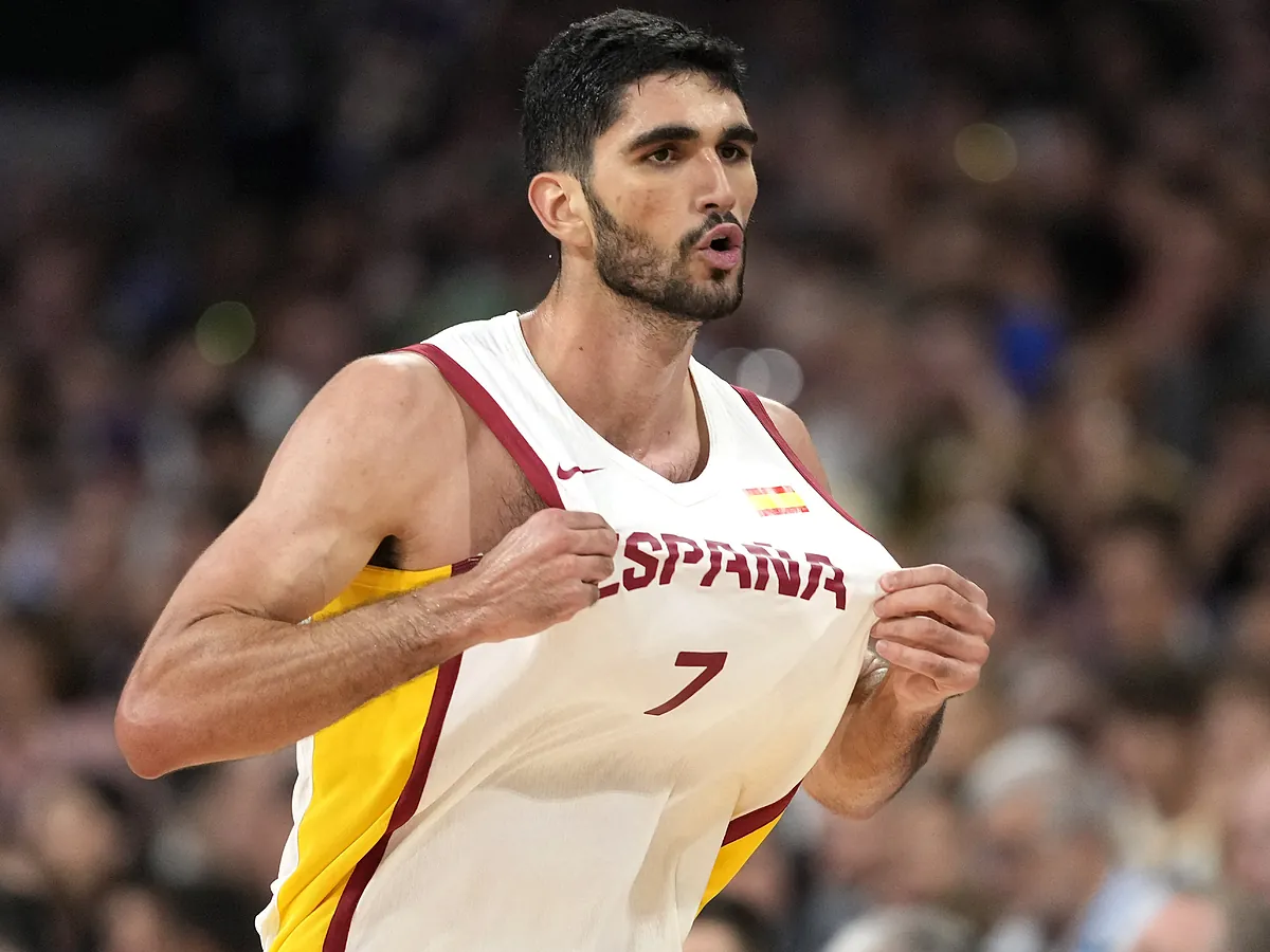 El lado más personal de Santi Aldama, la estrella española del EuroBasket: influenciado por su padre, casado y con un contrato multimillonario