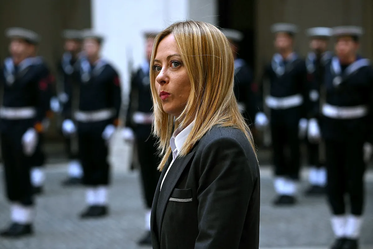 Giorgia Meloni İtalya'daki siyasi istikrarsızlığın lanetini ortadan kaldırıyor