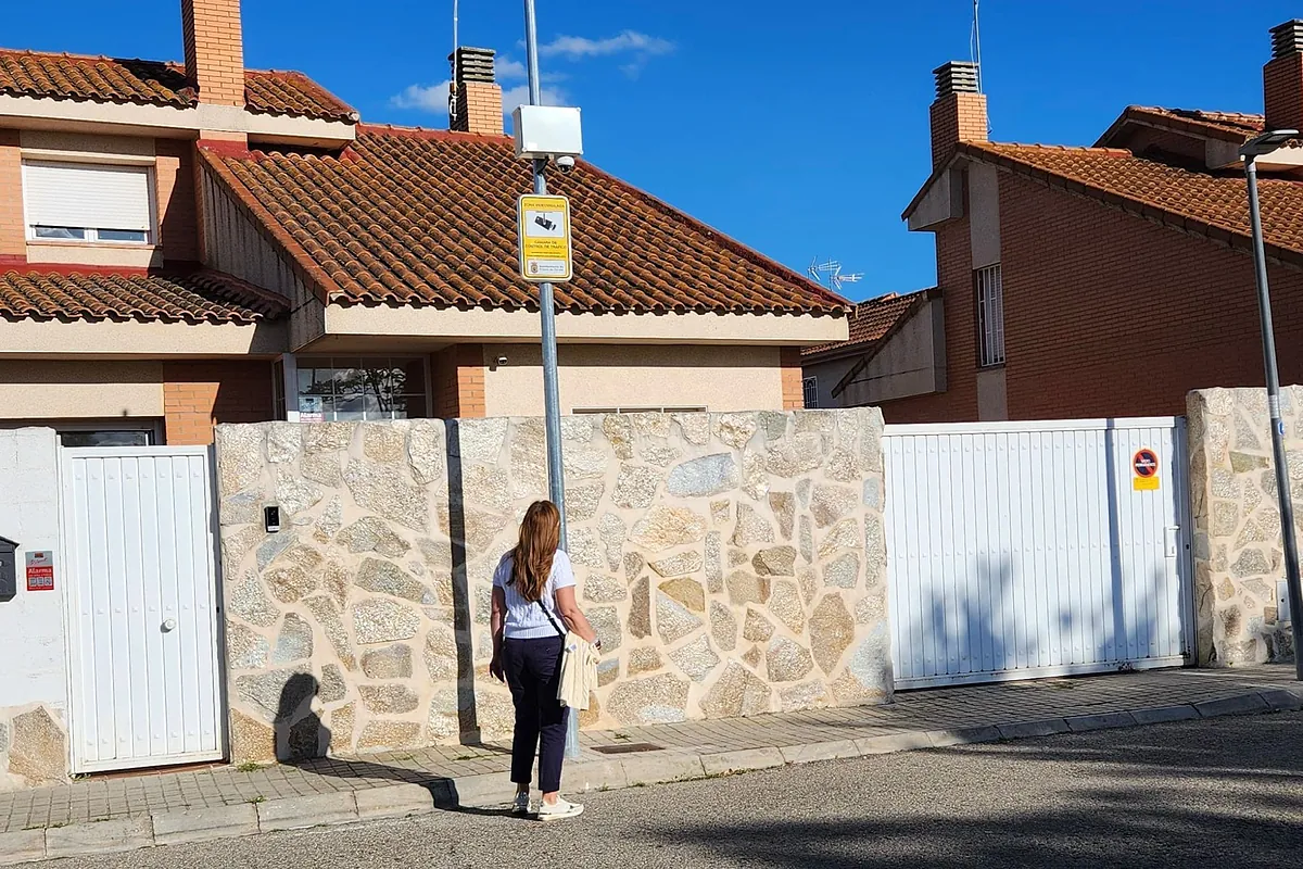 El pueblo que quiere ser el más seguro de Madrid: Cámaras y vigilantes de seguridad privada en busca de la 'criminalidad cero'