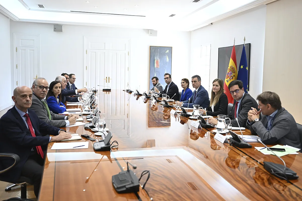 El drama que explica el colapso en la red eléctrica: España solo ha invertido hasta ahora el 20% de lo prometido a Bruselas