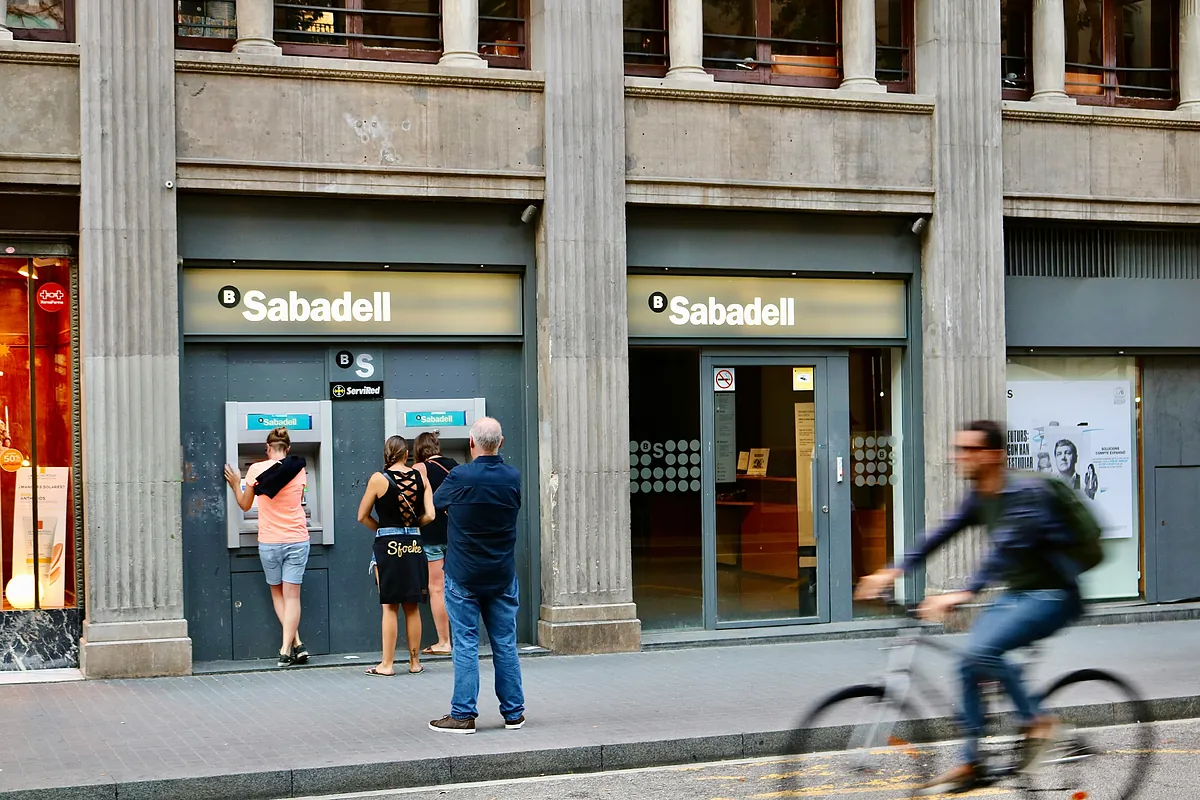 Confirmado por los bancos: esta es la edad en la que tu cuenta joven deja de ser gratis