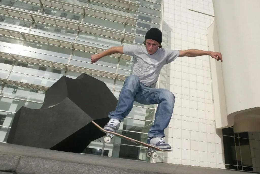Los chicos de la plaza del Macba
