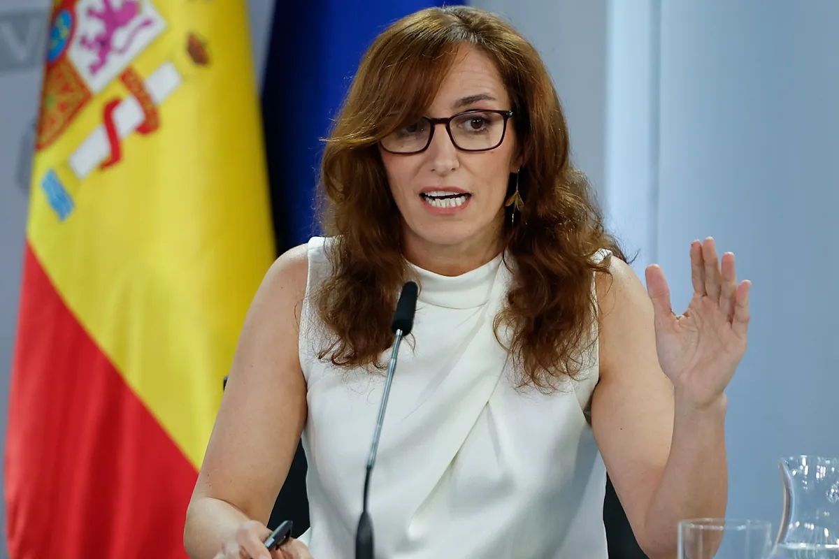 Mónica García responde tajante a Ayuso sobre el aborto y abre un requerimiento formal a Madrid