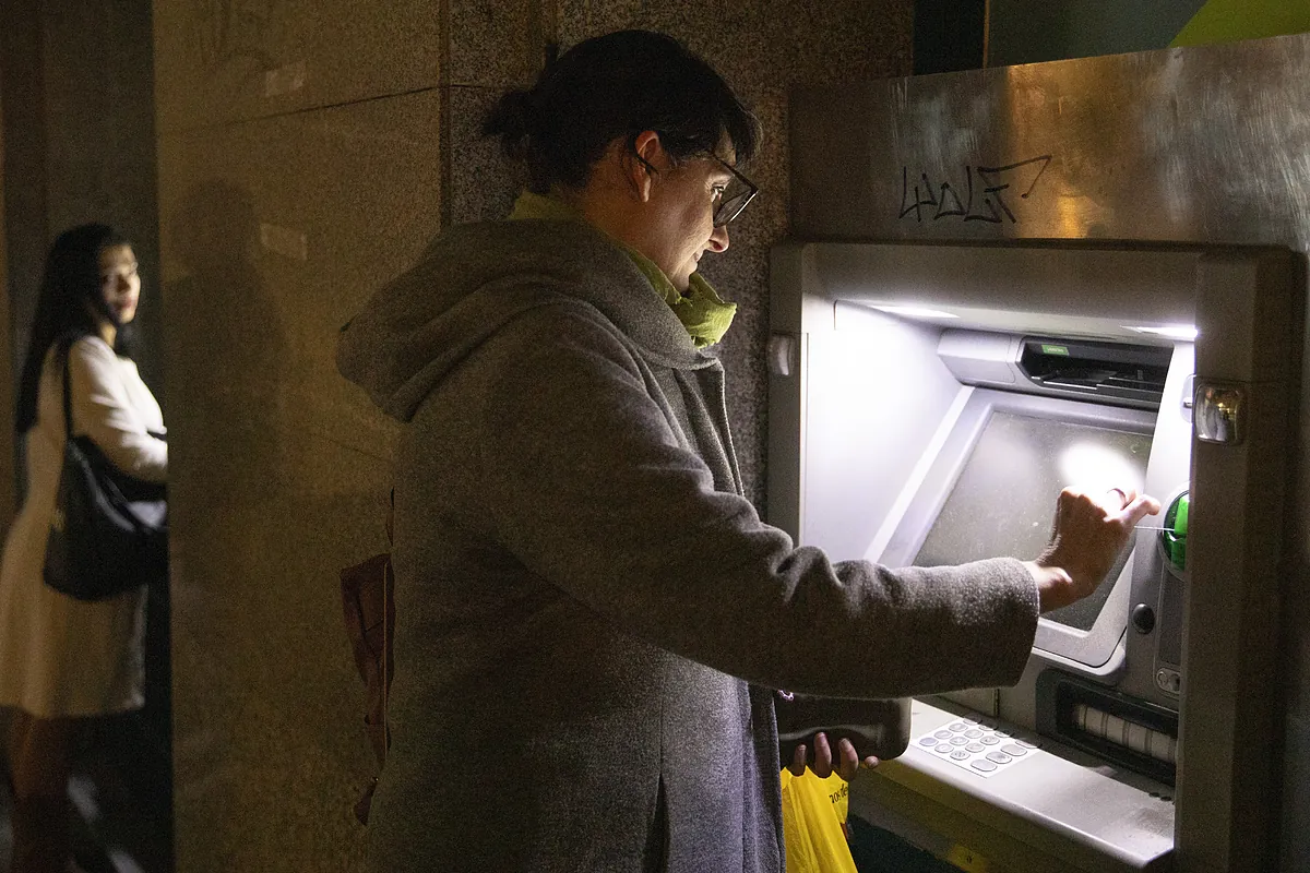 La normativa que anula las comisiones adicionales en las transferencias inmediatas entrará en vigor el 9 de octubre