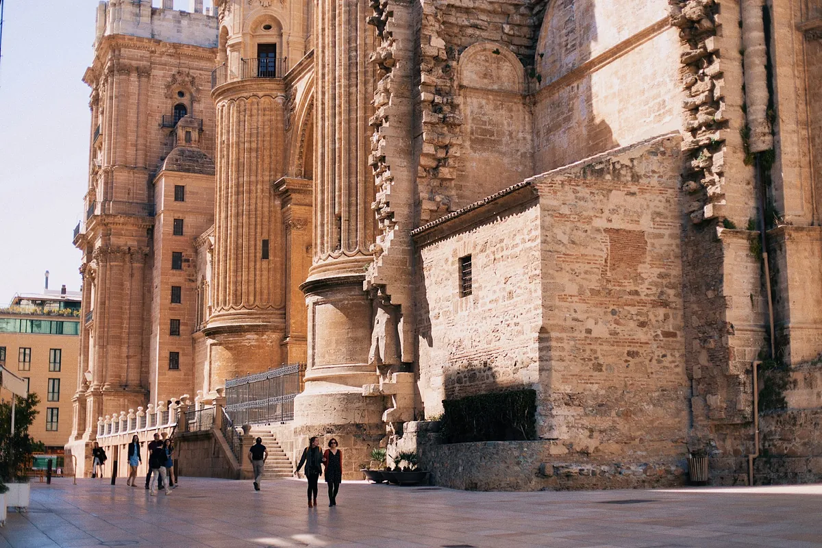 El centro de Málaga como nunca lo has visto: así es la ruta histórica que redescubre la ciudad de la manera menos 'guiri' que hay