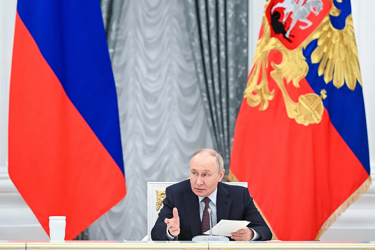 La UE acuerda nuevas sanciones a Rusia, pone en su punto de mira a la "flota fantasma" y ya amenaza con más medidas de castigo si Putin no acepta el alto el fuego