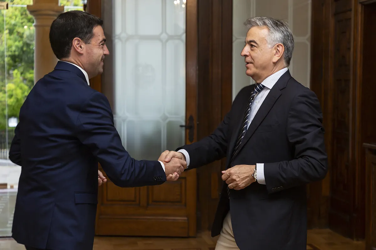 De Andrés acusa de "connivencia" a PNV y PSE con lo que sucedía en los campamentos en los que se coaccionaba a menores