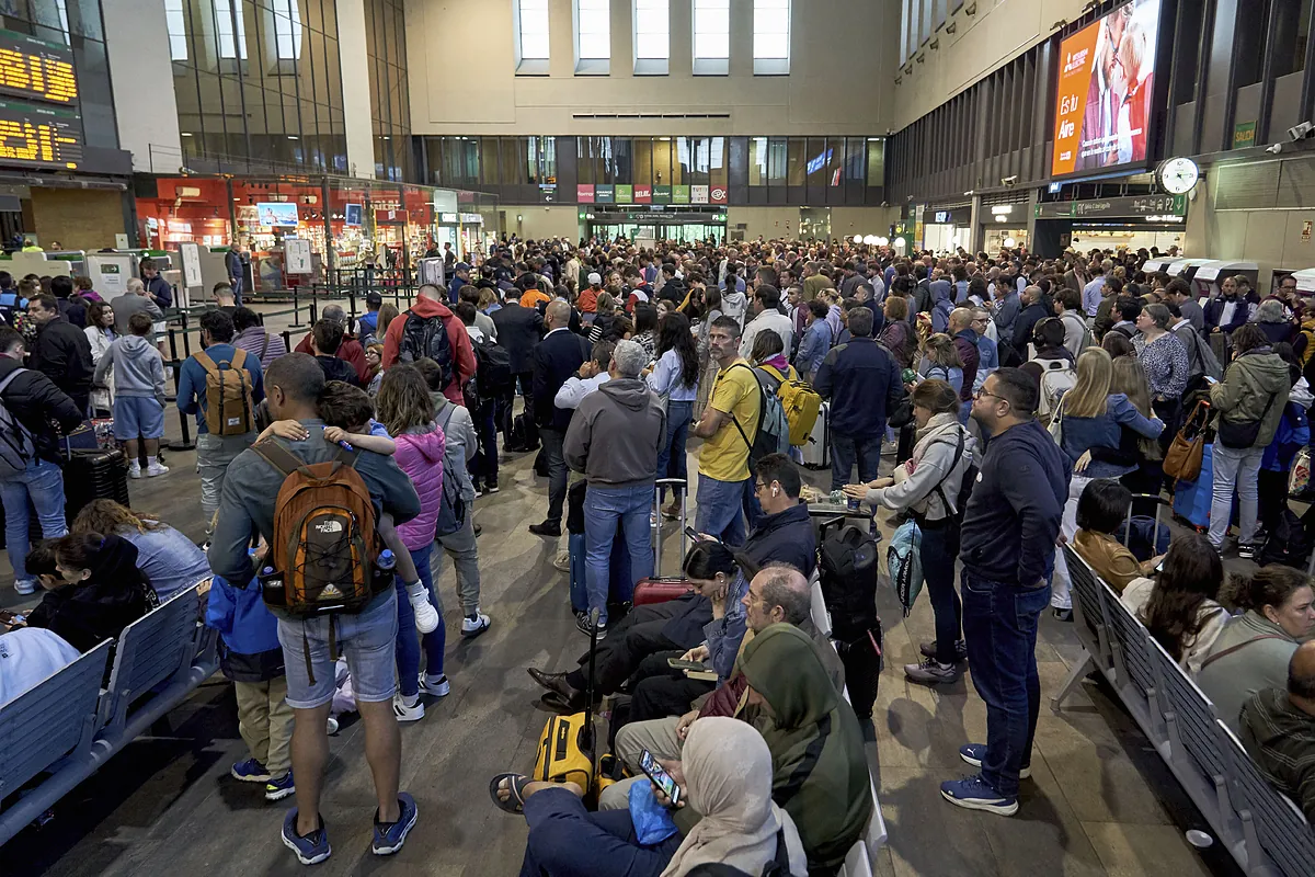 De la puntualidad de los trenes de Renfe a las constantes averías y retrasos:  Los políticos inauguran la línea con su foto pero nadie se acuerda del mantenimiento 