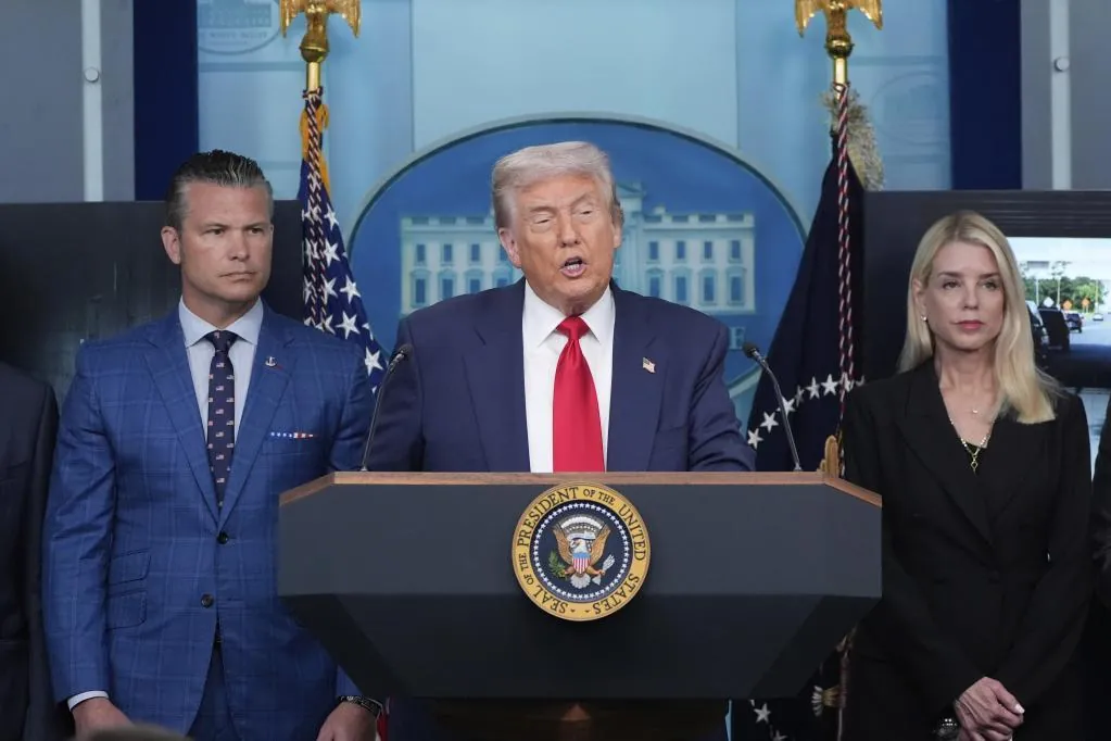 Trump, Washington DC politikasını federal kontrol altına almanın ve Ulusal Muhafızları “Siparişi Geri Yüklemek” için konuşlandırdığını duyurdu.