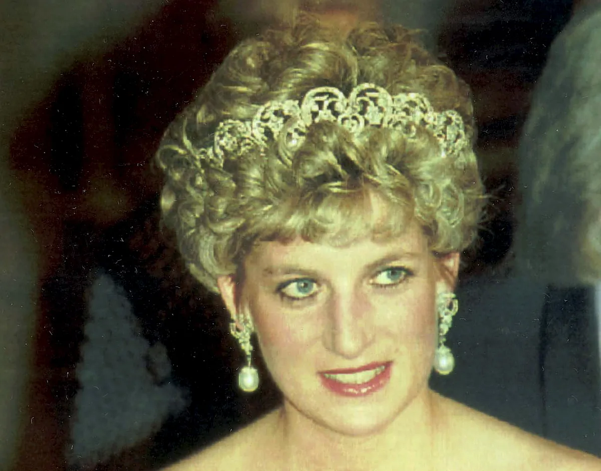 Desenterrada en un hospital de Londres una cápsula del tiempo con objetos que Lady Di metió hace 30 años