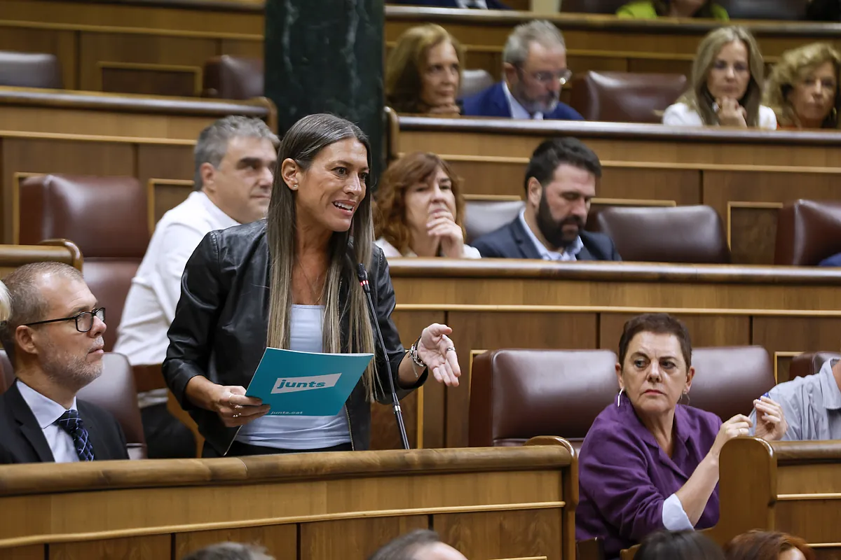 Clamor empresarial contra la obligación de atender en catalán desde toda España: "Es inaceptable que se introduzca la política en las empresas"