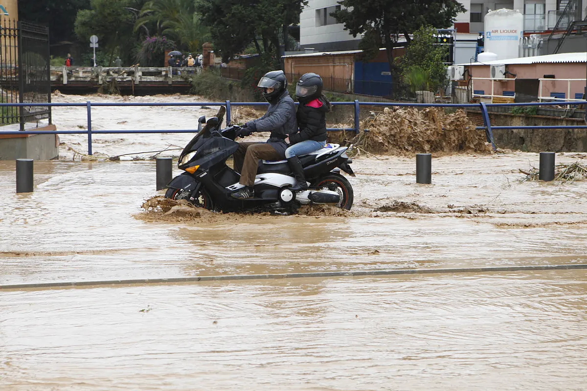 Alerta de la AEMET por lluvias extremas o torrenciales: así tienes que prepararte si te llega un aviso al móvil por Dana