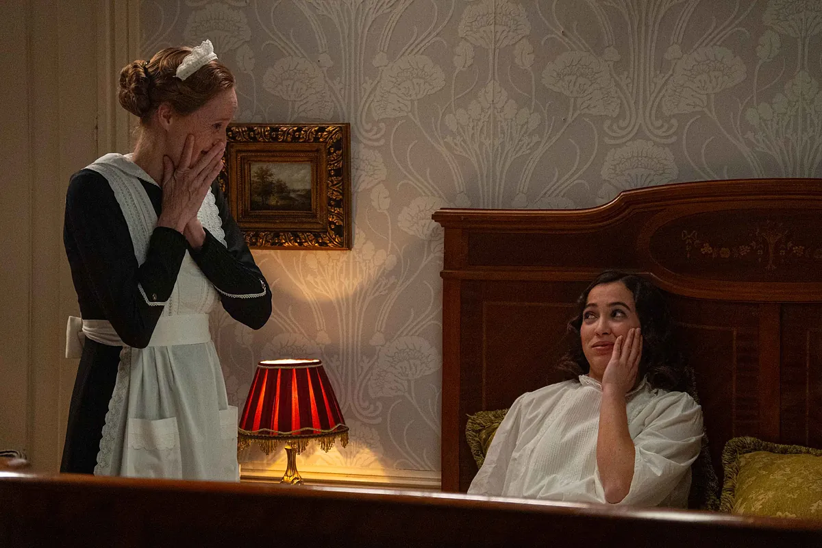 'La Promesa', avance del capítulo de hoy, lunes 2 de junio: Catalina y Pía quieren evitar a toda costa el adiós de Emilia