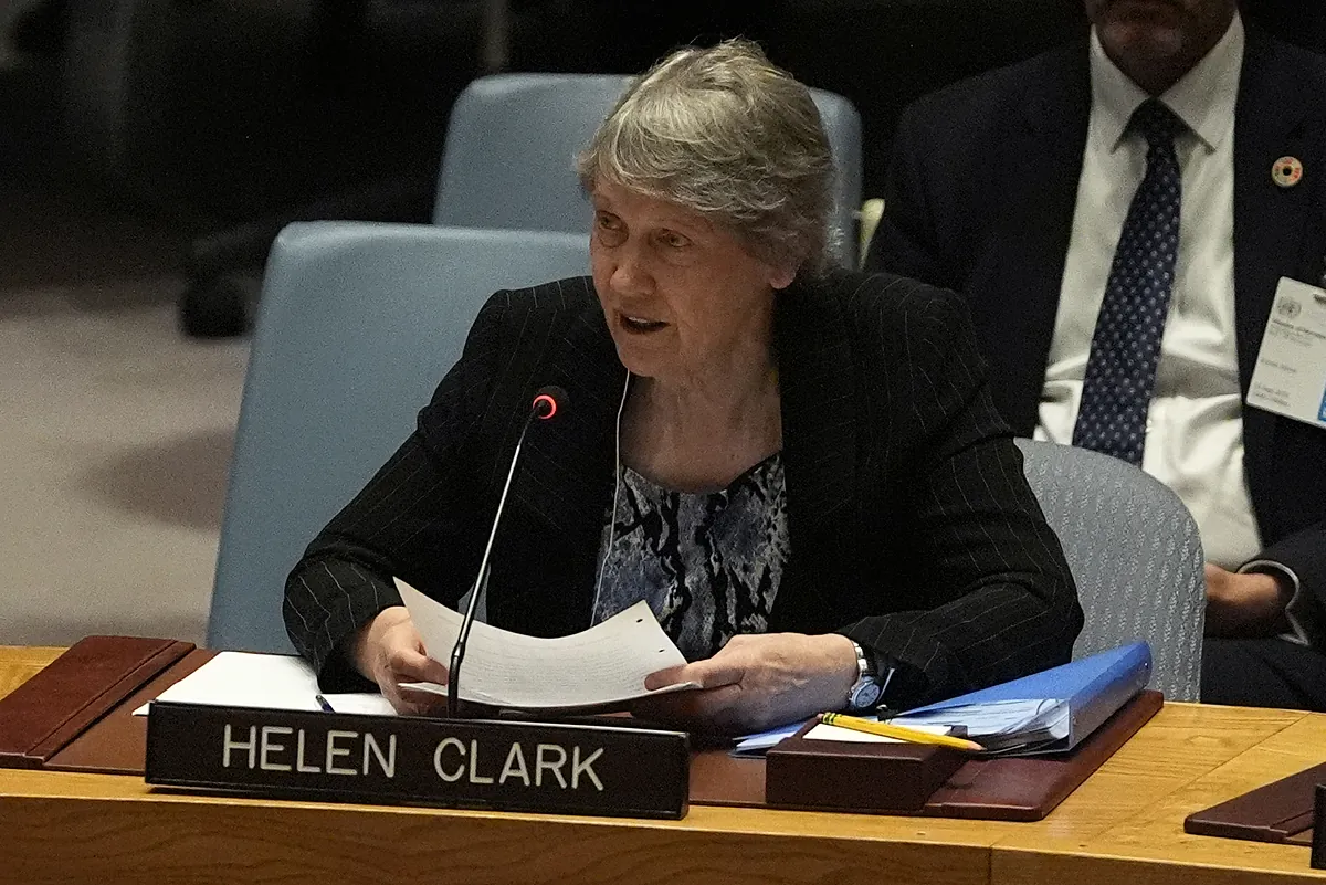 Helen Clark, la única mujer en el desfile militar de Xi Jinping en Pekín