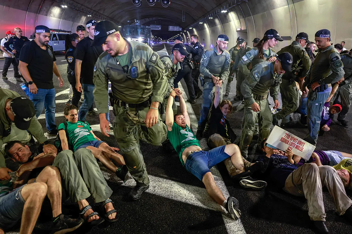 Israel se "detiene" para pedir la vuelta de los secuestrados y un acuerdo de tregua