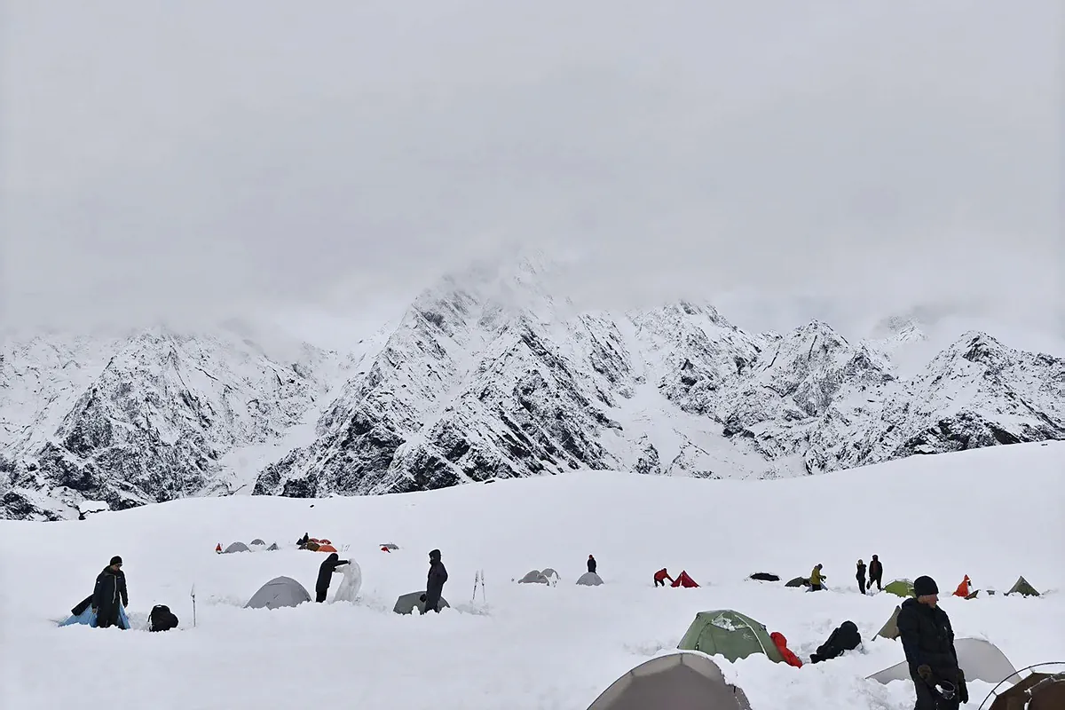 Una autopista, la 'Golden Week' y 580 afectados, el último drama en el Everest: "Nunca sabremos qué ha ocurrido de verdad"